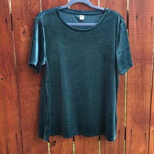 Teal velvet top. Old navy size large. Never worn.